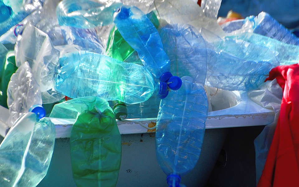 Krajowe wdrożenie dyrektywy plastikowej dotknie firmy i samorządy